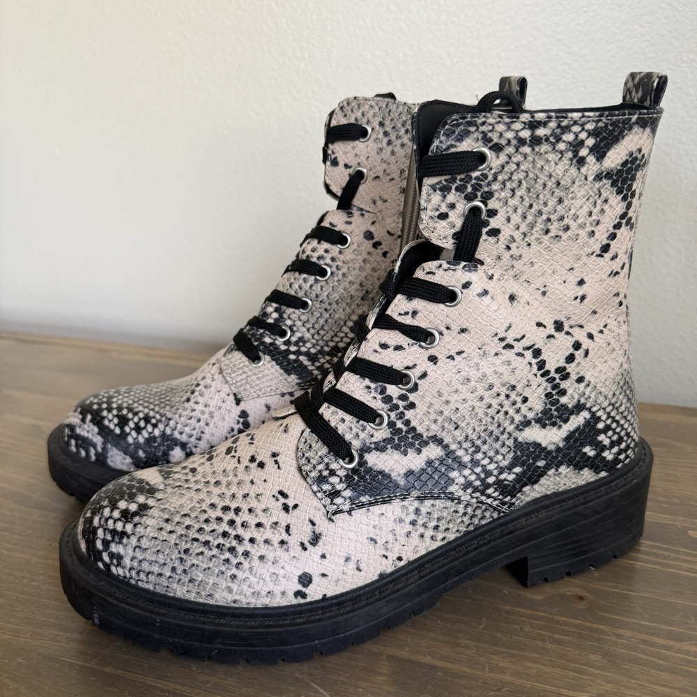 Madden Girl Womens 8M Aleena Faux Snakeskin Lug Sole Lace Up Combat Boots - Picture 2 of 9